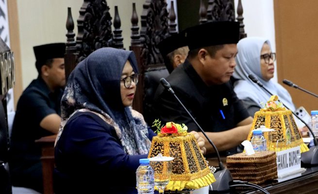 Wakil Bupati Luwu Timur, Puspawati Husler menghadiri sidang paripurna di Ruang Sidang Paripurna Dewan Perwakilan Rakyat Daerah (DPRD) Luwu Timur, Rabu, (18/02/2026).